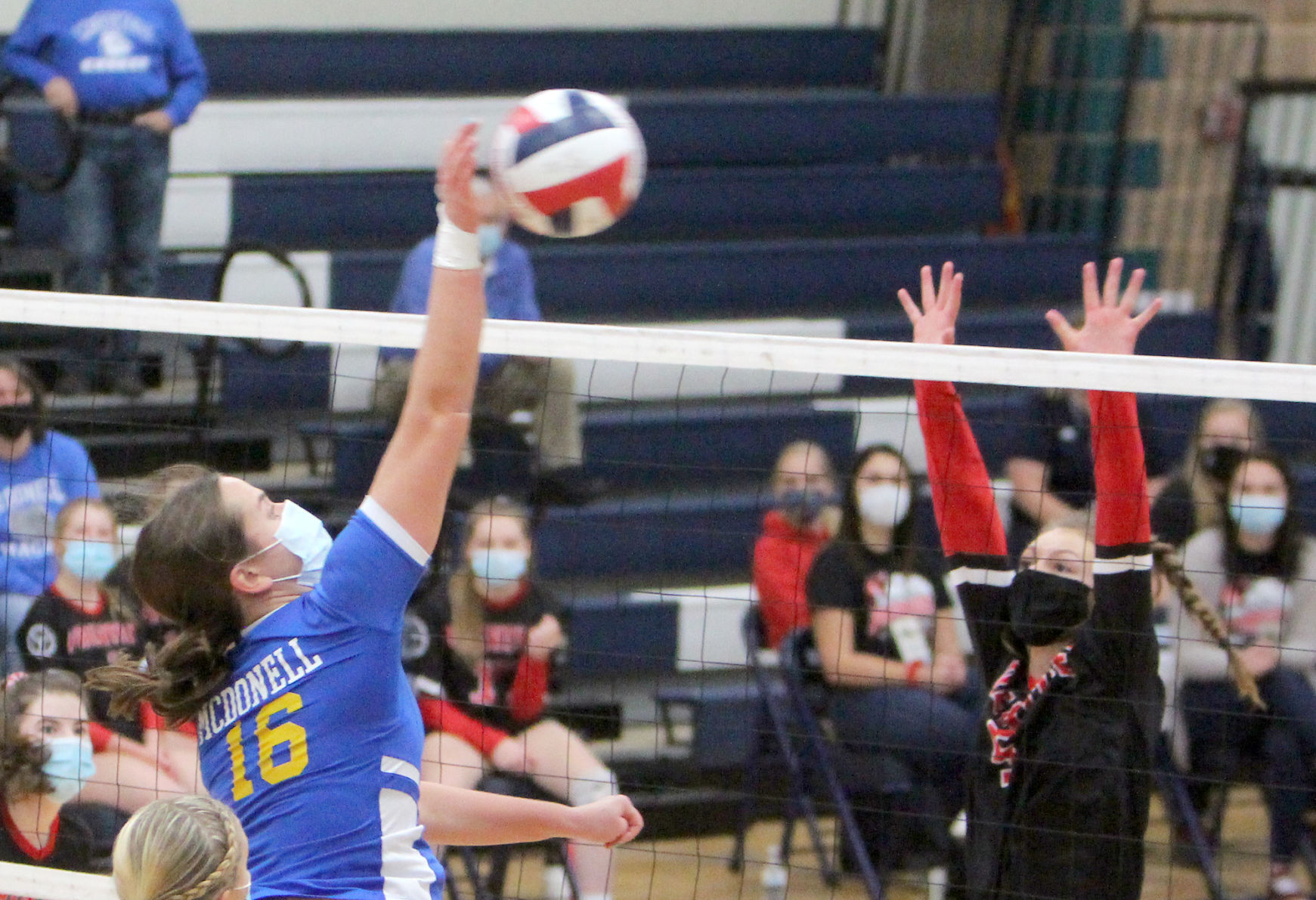 McDonell volleyball vs Prentice at Division 4 state semifinals 11-7-20